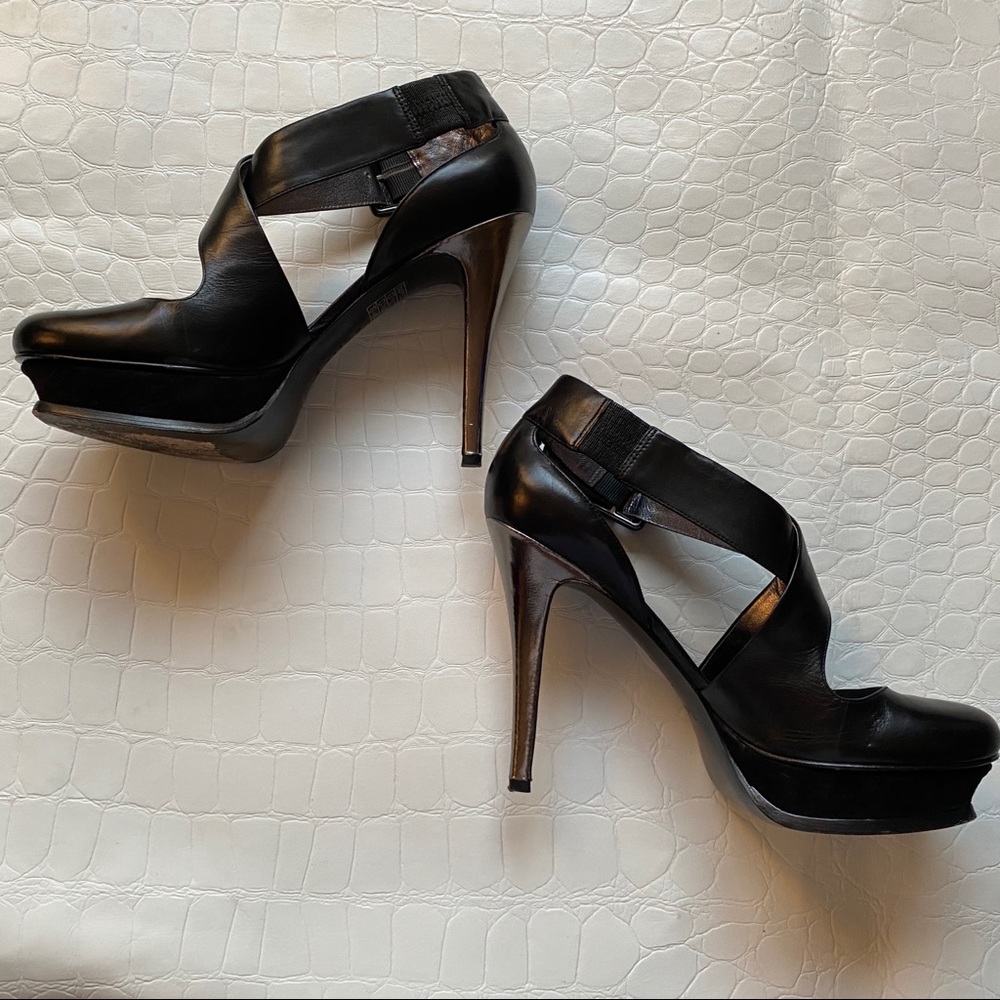 Beautiful Marciano pumps with metallic heel /suede